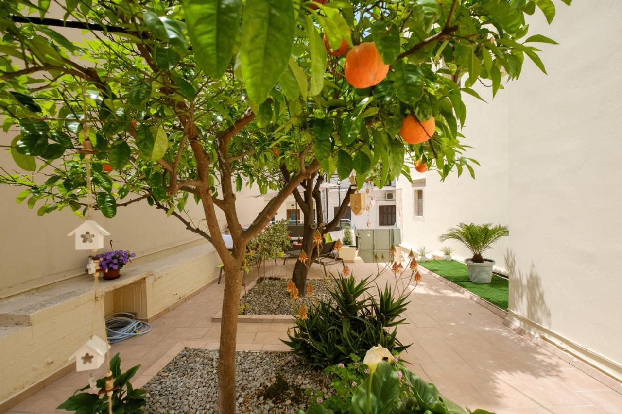Home With Courtyard In Beating Heart Of Old Town! Chania  Bagian luar foto