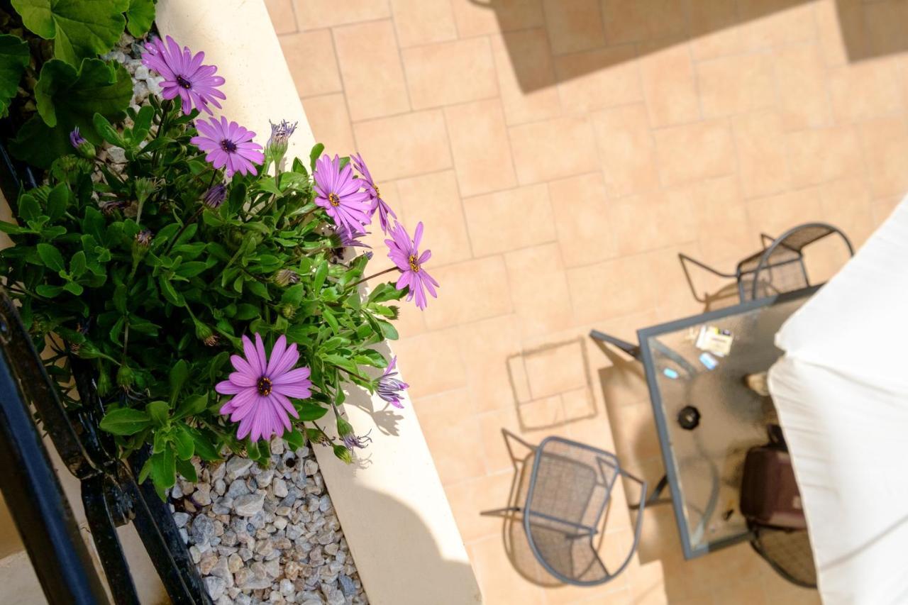 Home With Courtyard In Beating Heart Of Old Town! Chania  Bagian luar foto