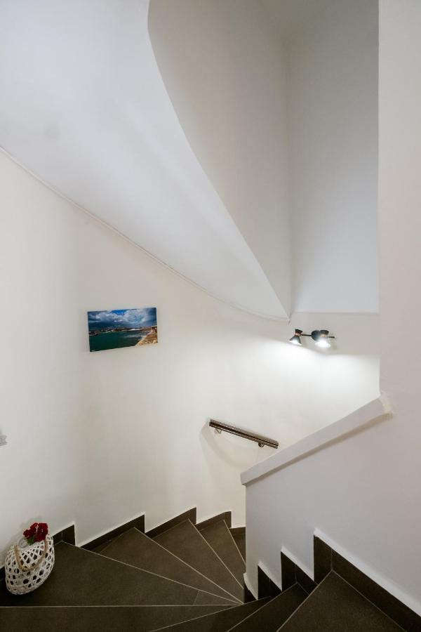 Home With Courtyard In Beating Heart Of Old Town! Chania  Bagian luar foto