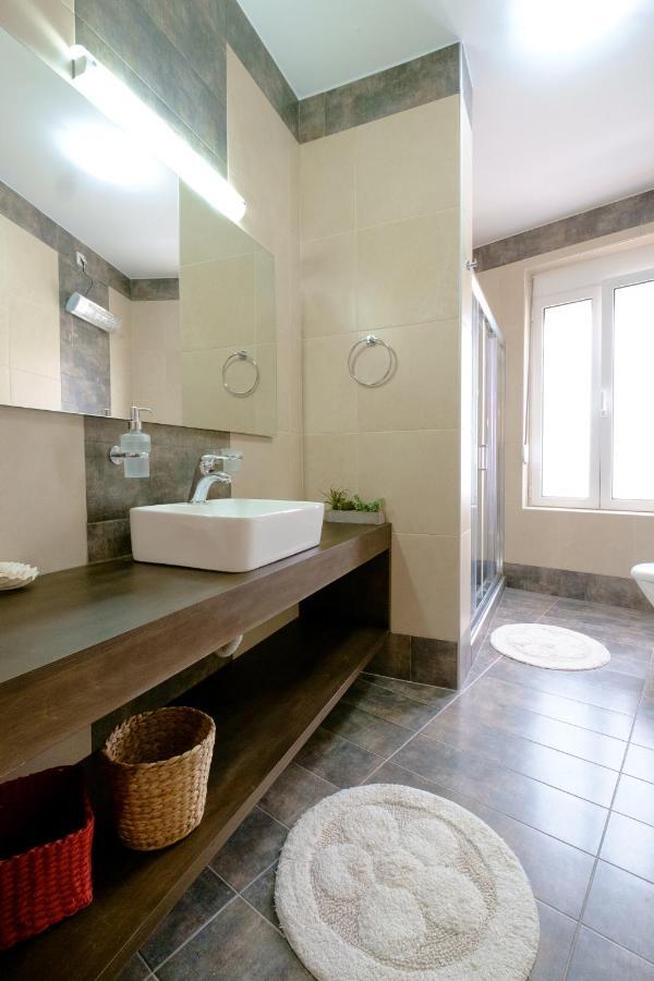 Home With Courtyard In Beating Heart Of Old Town! Chania  Bagian luar foto